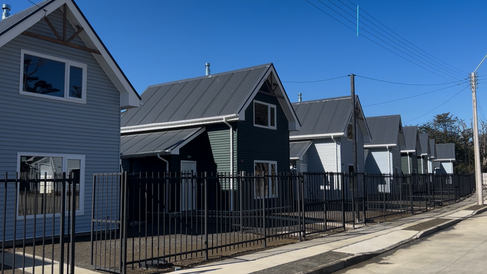 Viviendas del proyecto Altos del Cabo de Hornos, en Puerto Williams, donde Serviu Magallanes desarrolló un procedimiento de fiscalización que permitirá recuperar una vivienda social.