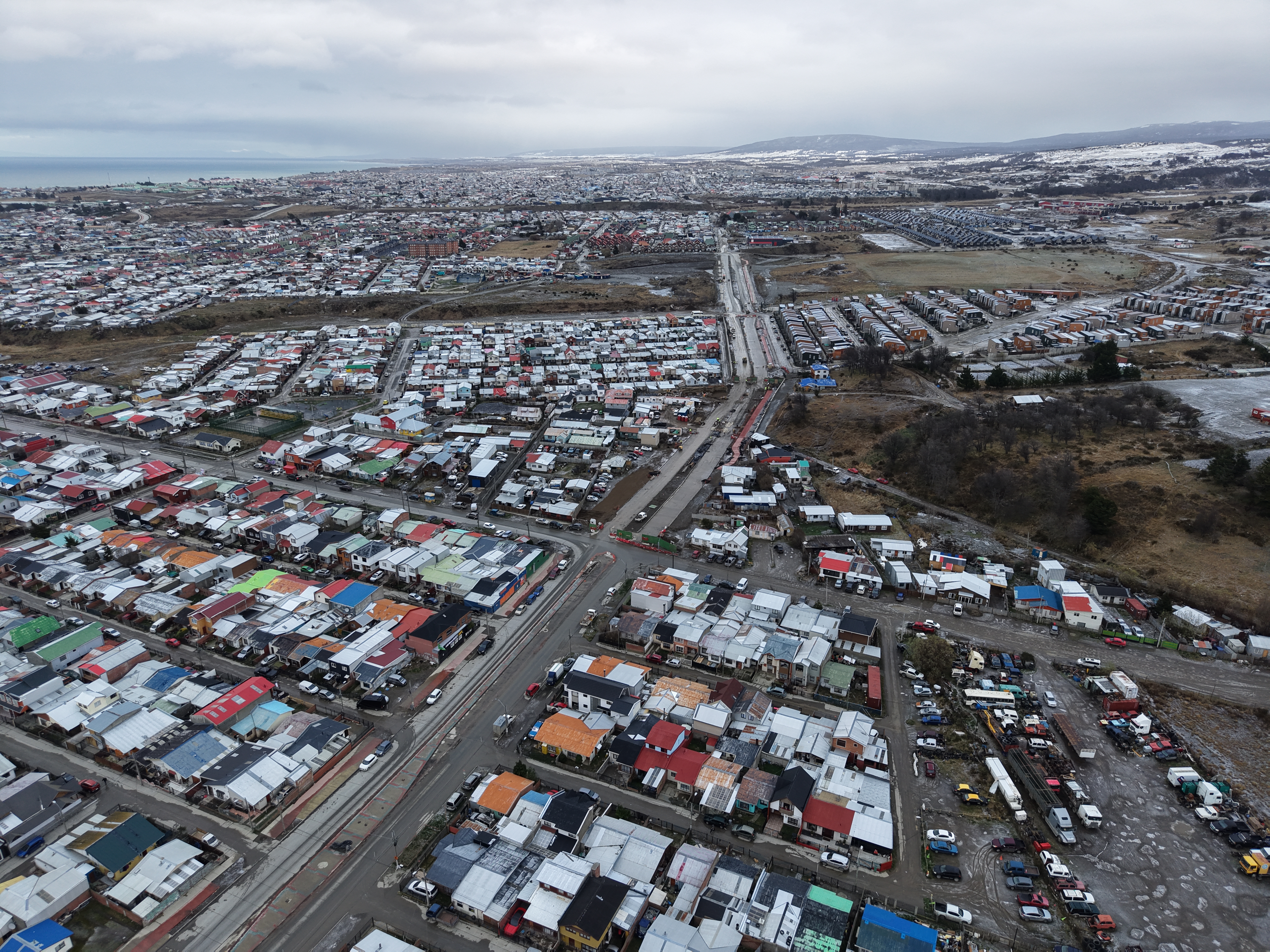 Autoridades recorren las obras del Tramo 5 de Avenida Circunvalación Ramón Cañas Montalva, que alcanzan un 86% de avance en Punta Arenas.